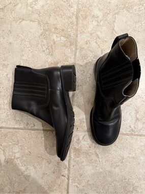 L.L Bean Black Leather Chelsea Boots